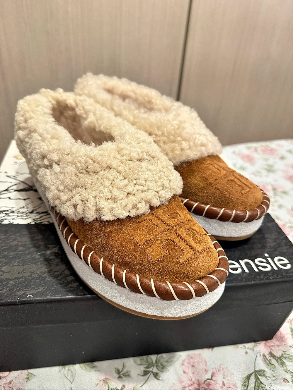 Tory Burch Faux Fur Lined Slippers in Brown & Cream
